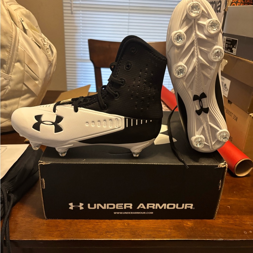 Under Armour Youth Black and White Sneakers size 7.5